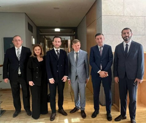 Աշխատանքային ա՞յց, թե՞ ֆուտբոլ դիտելու ուղևորություն.  Հրապարակ
