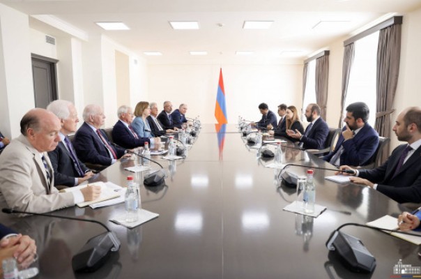 Արարատ Միրզոյանն ու ԱՄՆ սենատորն անդրադարձել են տարածաշրջանային կապուղիների ապաշրջափակման հարցին