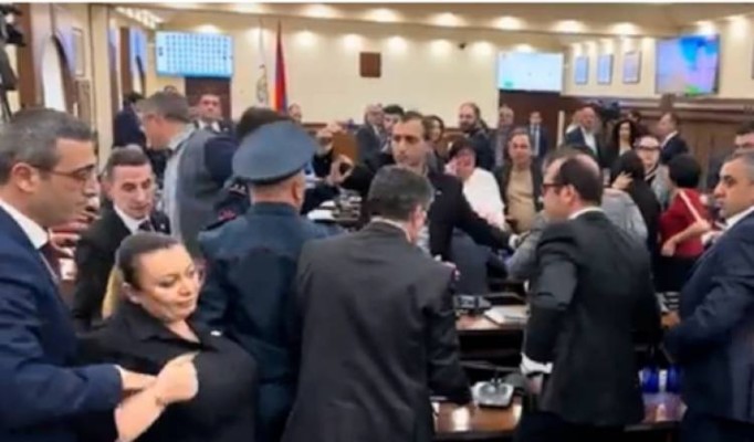 Երևանի քաղաքապետարանի միջադեպից անցել է ութ ամիս. որեւէ մեկին մեղադրանք առաջադրված չէ. Ժողովուրդ