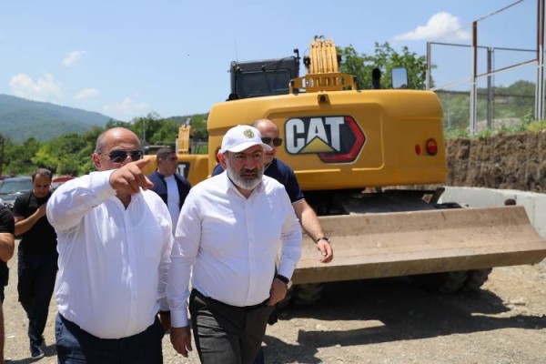 Փաշինյանը սխալը ճշտի տեղ առաջ է տանում. Հրապարակ