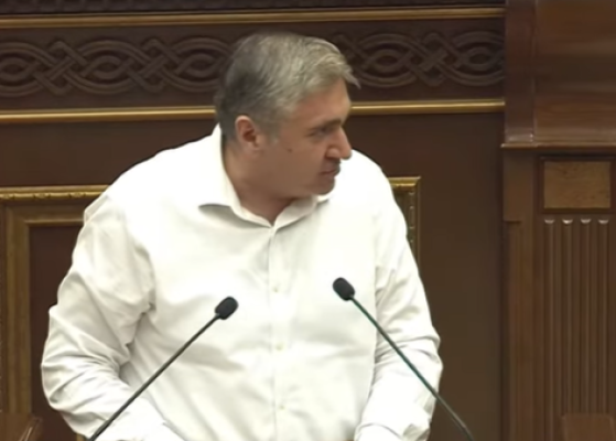 Ձեր Կառավարությունն է թուրքին տարածք տվել. Խաչատրյանը՝ Կադաստրի կոմիտեի ղեկավարին