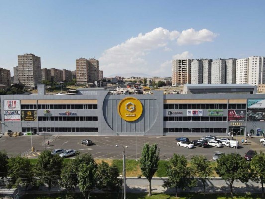 Երևանում հայտնի «Գարաժ Մոլի»-ից գողացել են խոշոր չափի գումար