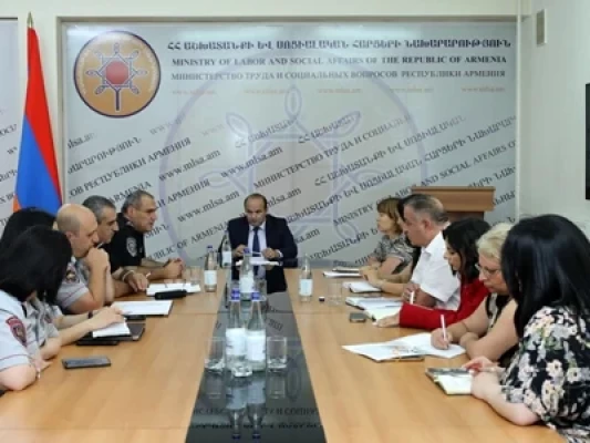 Նարեկ Մկրտչյանի գլխավորությամբ տեղի է ունեցել քննարկում՝ անօթևանների, մուրացիկ ու թափառաշրջիկ անչափահասների վերաբերյալ