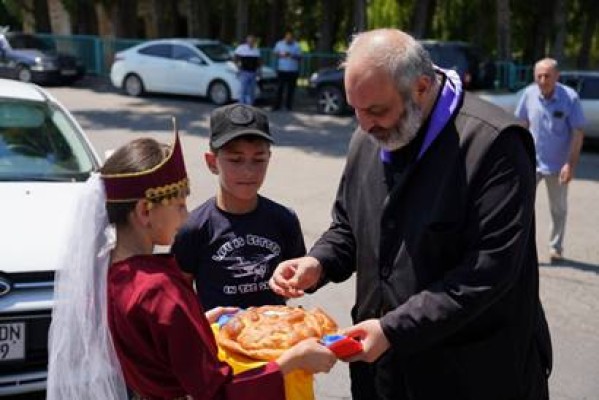 Նեռի բերած աղետի մեջ ապրելն ուղղակի հանցագործություն է. Սրբազանն այցելել է Նիզամի համայնք