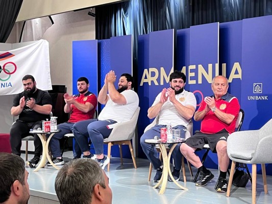 Հայ ծանրորդները «Հայաստանի տանը» հանդիպեցին երկրպագուներին