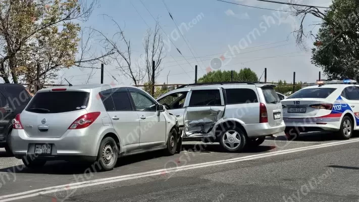 Երևանում բախվել են Nissan Tiida-ն ու Opel-ը. կա վիրավոր. shamshyan.com