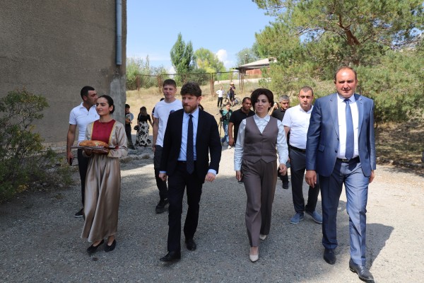 Ֆրանսիայի դեսպանն այցելել է Ջրառատ համայնք