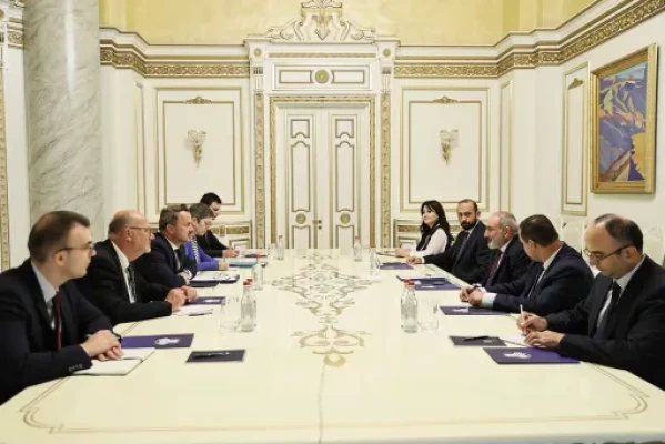 Փաշինյանը Լյուքսեմբուրգի փոխվարչապետի հետ «Խաղաղության պայմանագիրն» է քննարկել