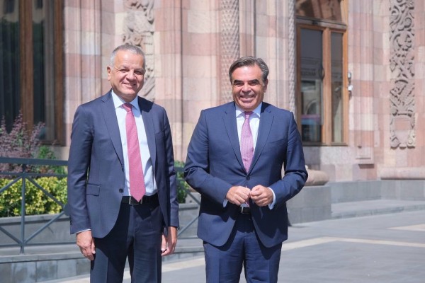 Սկսվում է վիզաների ազատականացման ՀՀ-ԵՄ երկխոսությունը․ Երևան է ժամանել Մարգարիտիս Սխինասը
