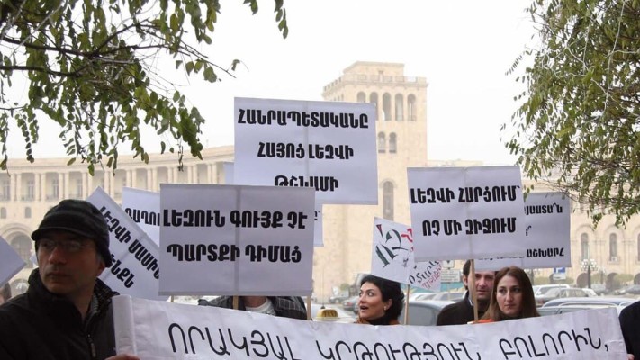 Առաջ պայքարում էին օտար լեզվով կրթության դեմ, հիմա՝ խրախուսում