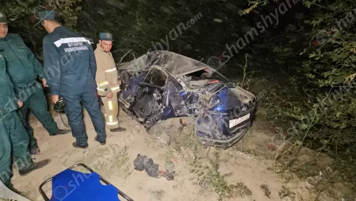 Աշտարակի նախկին ՃՈ-ի հարևանությամբ Hyundai-ն բախվել է ծառերին և հայտնվել դաշտում․ վարորդը տեղում մահացել է. shamshyan.com