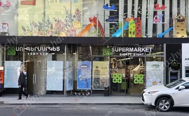 26-ամյա աղջիկը բենզինով լցված տարայով մտել է Երևանի «88» սուպերմարկետ և սպառնացել, որ կայրի և՛ խանութը, և՛ իր նախկին ընկերոջը․ shamshyan.com