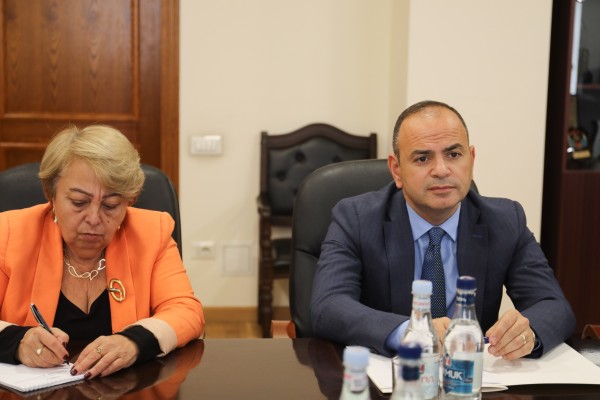 Գլխավոր հանձնակատարն ընդունել է Հունգարիայից ժամանած պատվիրակության անդամներին