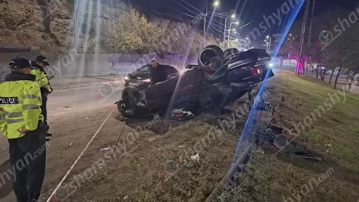 Երևանում 26-ամյա վարորդը BMW-ով գլխիվայր շրջվել է. shamshyan.com