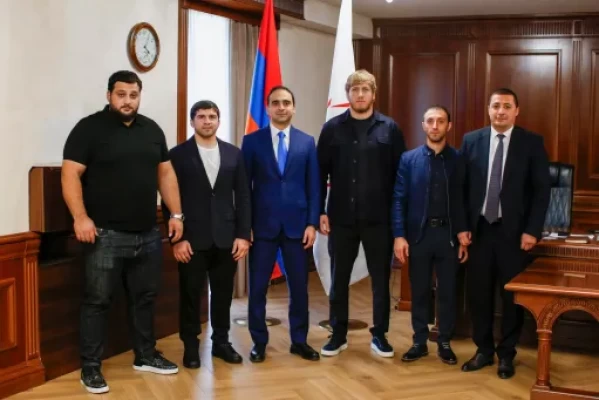 Տիգրան Ավինյանը պարգևատրել է ՕԽ-ի հայ մեդալակիրներին