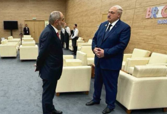 Փաշինյանը Կազանում կարճ զրույց է ունեցել Լուկաշենկոյի հետ