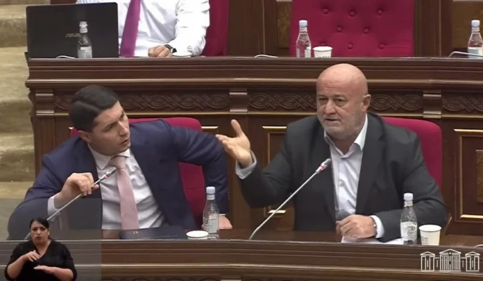 Երկուսին հարցաքննել են, մեկին՝ ոչ․ Հրապարակ