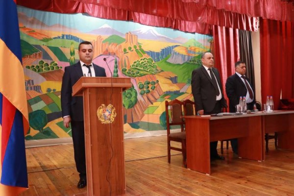 Սիսիանի համայնքապետը պարգևատրել է հարազատ քեռուն․ Հրապարակ