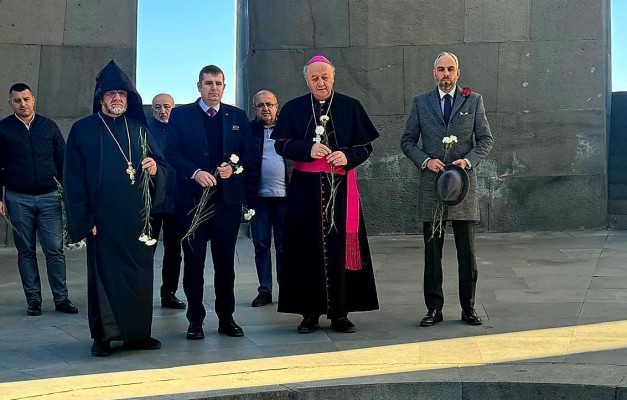 Պրահայի արքեպիսկոպոս Յան Գրաուբների գլխավորած պատվիրակությունն այցելել է Ծիծեռնակաբերդ