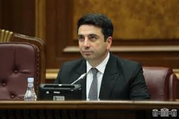 Ալեն Սիմոնյանն անդրդվելի է․ Հրապարակ