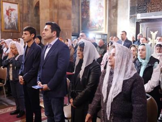 Ալեն Սիմոնյանը կիրակնօրյա պատարագի է մասնակցել Նուբարաշենի Սրբոց Նահատակաց եկեղեցում