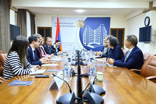 Գևորգ Պապոյանը ՎԶԵԲ-ի՝ տարածաշրջանի գծով գործադիր տնօրենին է ներկայացրել «Խաղաղության խաչմերուկ» ծրագիրը