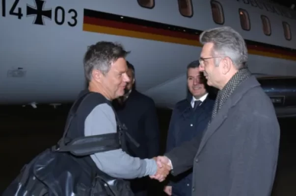 Գերմանիայի փոխկանցլերը ժամանել է Ադրբեջան