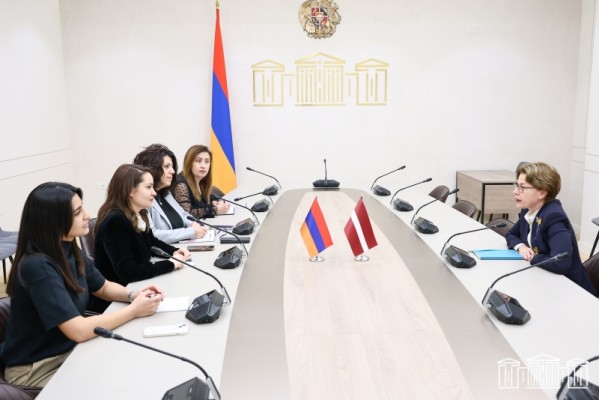 Սոնա Ղազարյանը հանդիպել է Լատվիայի դեսպանի հետ