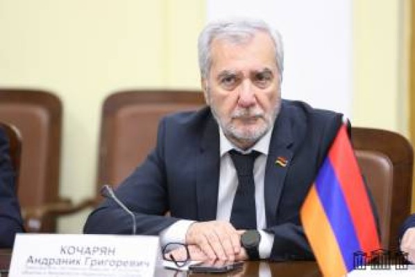Փաշինյանը թիմակիցներից մի քանիսին էլ է ուղարկել արյան անալիզ հանձնելու․ Հրապարակ