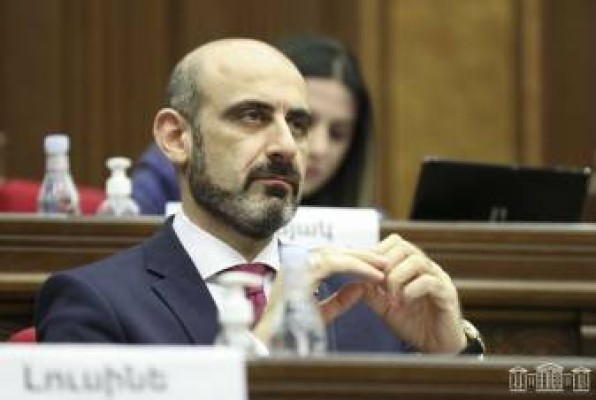 Մանդատը հանձնածը վերջին կռիվը տվեց․ Հրապարակ
