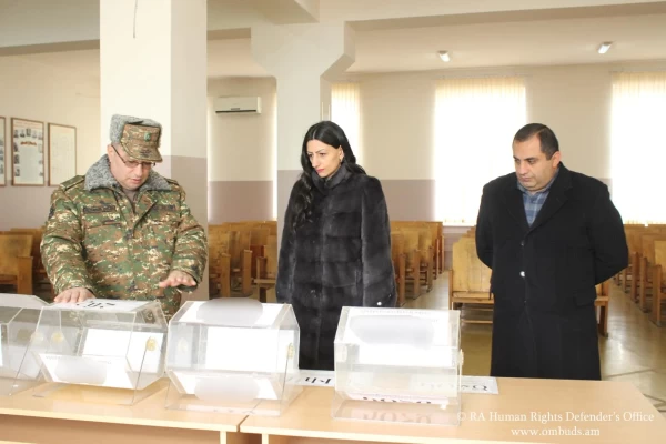 ՄԻՊ-ն այցելել է կենտրոնական հավաքակայան. ներկայացվել են զորակոչի կազմակերպման պայմանները, վիճակահանության գործընթացը