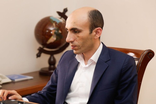 Արցախը հանձնեն թշնամուն և լկտիաբար մեղադրեն չկռվելու մեջ․ ԱԺ նախագահը թքեց բոլորիս երեսին․ Բեգլարյան