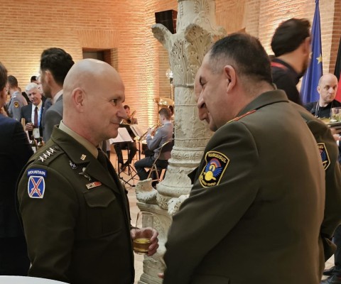 ԶՈՒ ԳՇ պետը առանձնազրույց է ունեցել ՆԱՏՕ-ի դաշնակցային ուժերի հրամանատարի հետ