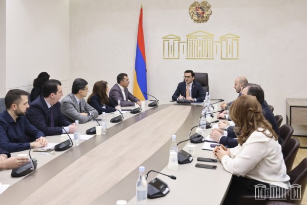Հակոբ Արշակյանը հանդիպել է բջջային կապի օպերատորների ղեկավարների հետ