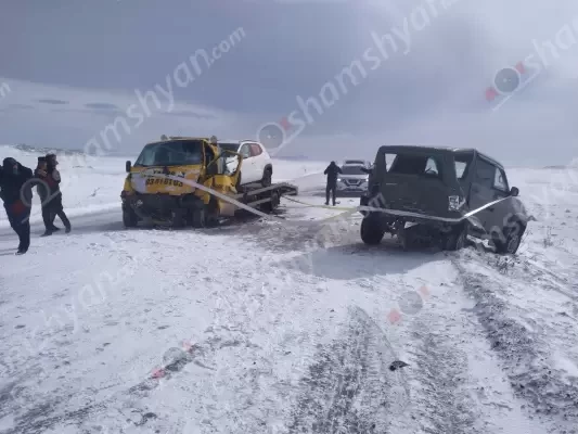 Սյունիքի մարզում բախվել են ՀՀ ՊՆ UAZ-ը, Mercedes-ն ու Ford Transit-ը. վիրավորների մեջ ՊՆ ծառայողներ կան․ shamshyan.com