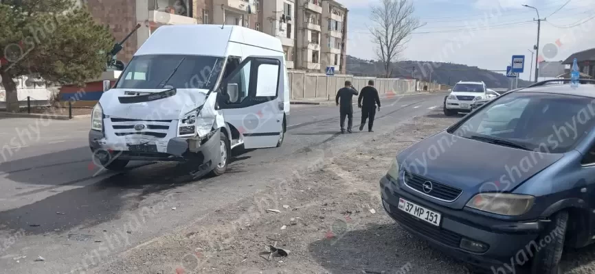 Ավտովթար՝ Կոտայքի մարզում․ Լուսակերտի զորամասի դիմաց բախվել են Ford-ը ու Opel-ը․ կա վիրավոր․ shamshyan.com