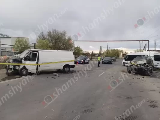 Մասիսում բախվել են Nissan Xterra-ն ու Ford Transit-ը․ կան վիրավորներ․ shamshyan.com