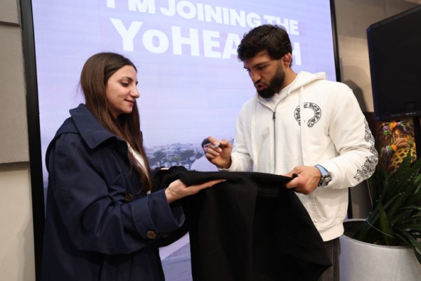 YoHealth բրենդի դեսպան Արման Ծառուկյանը հանդիպել է երկրպագուների հետ (տեսանյութ)
