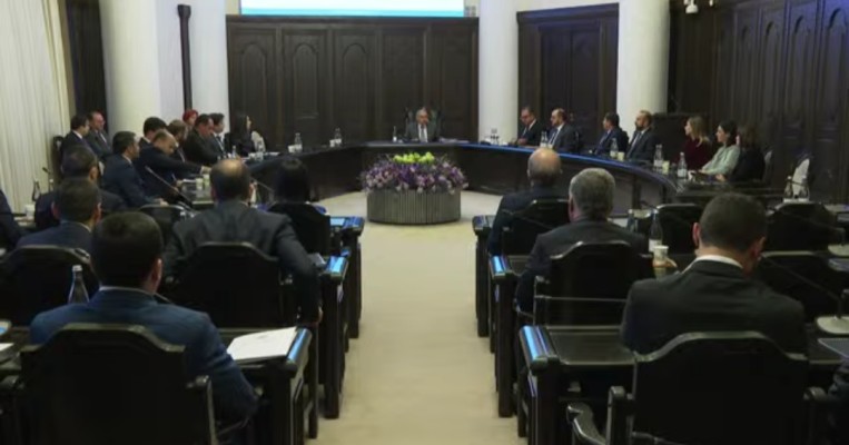 Կառավարությունը 2 ամսով երկարաձգեց ԼՂ-ից բռնի տեղահանվածների սոցիալական աջակցության ծրագիրը