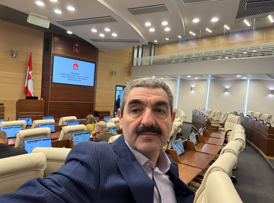 «Իսկական տղաներ»-ի դերասան Արմեն Բեժանյանի դեմ քրեական գործ է հարուցվել՝ 1,5 միլիոն դոլարի վնասի համար. RBC