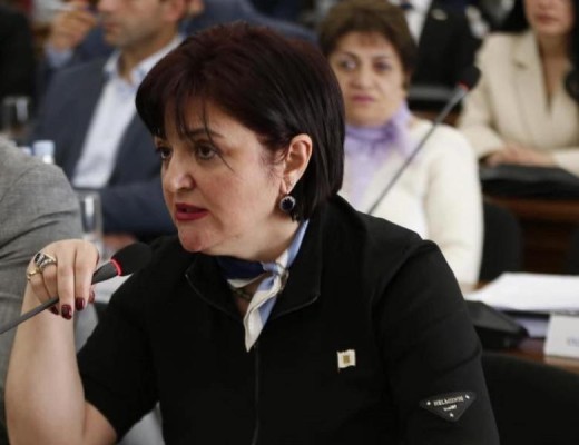 Սա տոտալ ֆիասկո է. ձեր երեխաների կյանքն է զոհասեղանին… Քրիստինա Վարդանյան