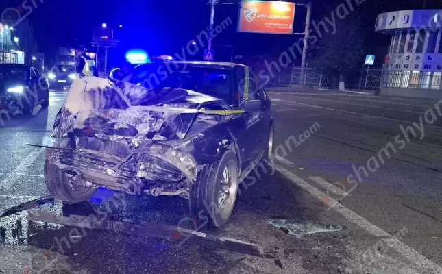 Փարաքարի «Գայի պոստ»-ի մոտ բախվել են BMW-ները. 3 վիրավորներից 1-ին ավտոմեքենայից դուրս են բերել՝ օգտագործելով հատուկ տեխնիկա. shamshyan.com