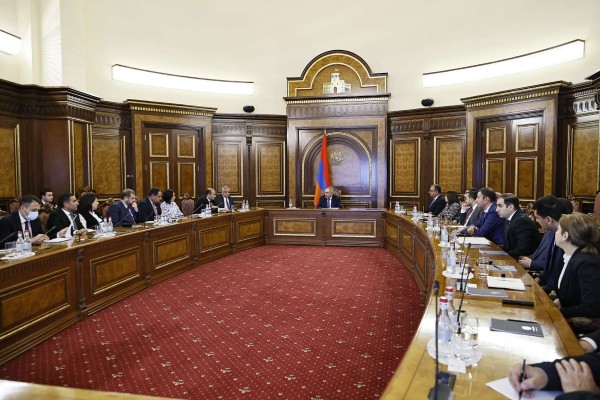 Փաշինյանի մոտ քննարկել են սահմանամերձ բնակավայրերում ընտանիքների բնակարանային մատչելիության ծրագիրը