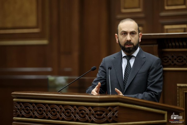 Միմյանց տարածքային ամբողջականությունը ճանաչելու սկզբունքն արտահայտված է եղել ԼՂ հարցով բանակցային բոլոր փուլերում. Միրզոյան
