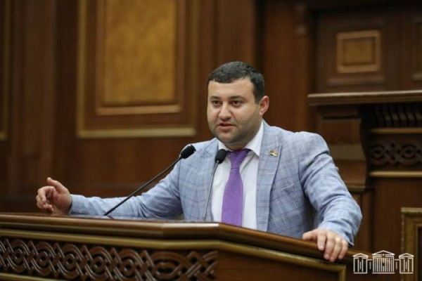 Գլխավոր հերոսը ոչ թե «Սմայլիկ» անունով դուստրն է, այլ՝ ՔՊ-ական հայրը․ Հրապարակ