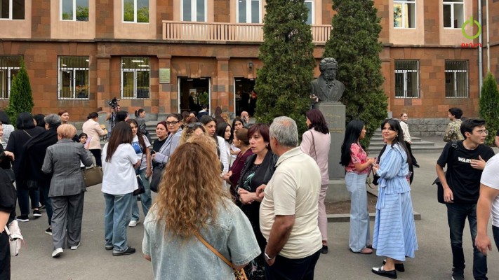 Պուշկինի դպրոցի աշակերտների ծնողները դեմ են տնօրենի հեռացմանը. ՈՒՂԻՂ