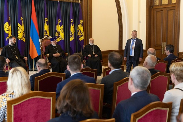 Գարեգին Բ-ն օտարերկրացի դատավորների հետ խոսել է հայ գերիների մասին