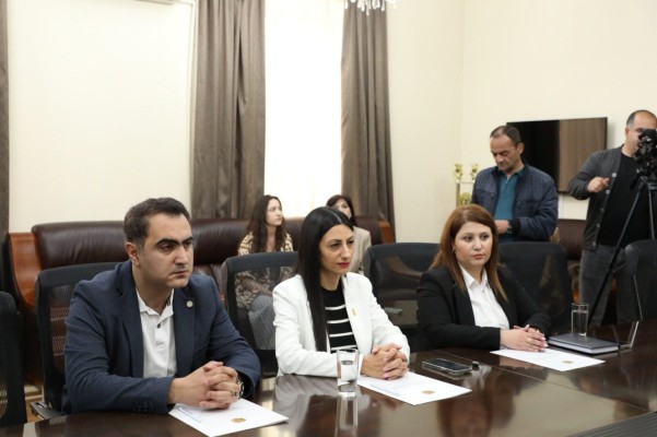 Անահիտ Մանասյանը Գյումրիում հանդիպել է Լիլիթ Աղեկյանի մոր և քրոջ հետ