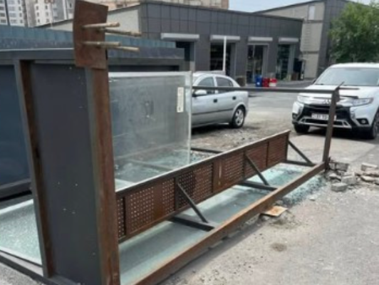 Գլխիվայր շուռ եկած կանգառ՝ Երևանում
