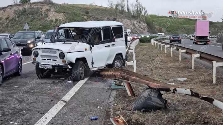 «Չայնիի» ոլորաններում «Վիլիս»-ը կոտրել է երկաթե արգելապատնեշները, ապա բախվել «ГАЗ 3102»-ին․ shamshyan.com